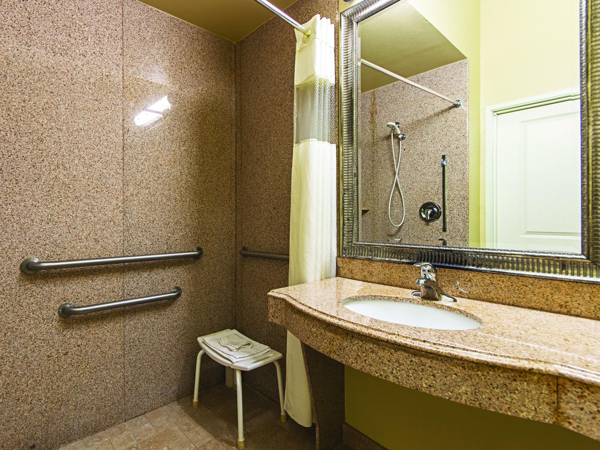 La Quinta By Wyndham Houston New Caney